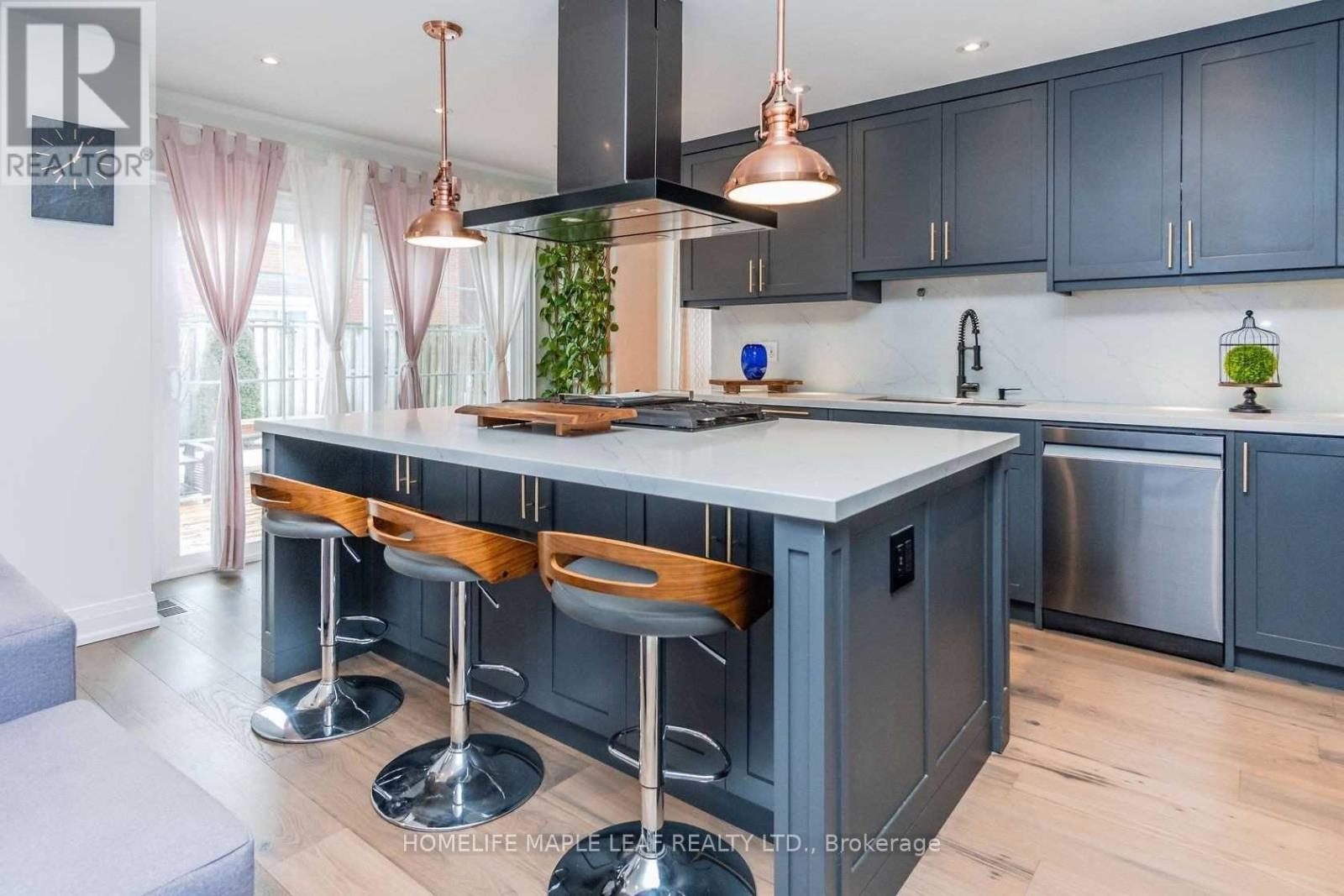 43 Donisi Avenue, Vaughan, Ontario  L4J 6G6 - Photo 13 - N12487842