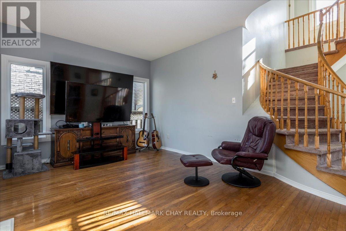 1967 Wilson Street, Innisfil, Ontario  L9S 2A1 - Photo 4 - N12487968