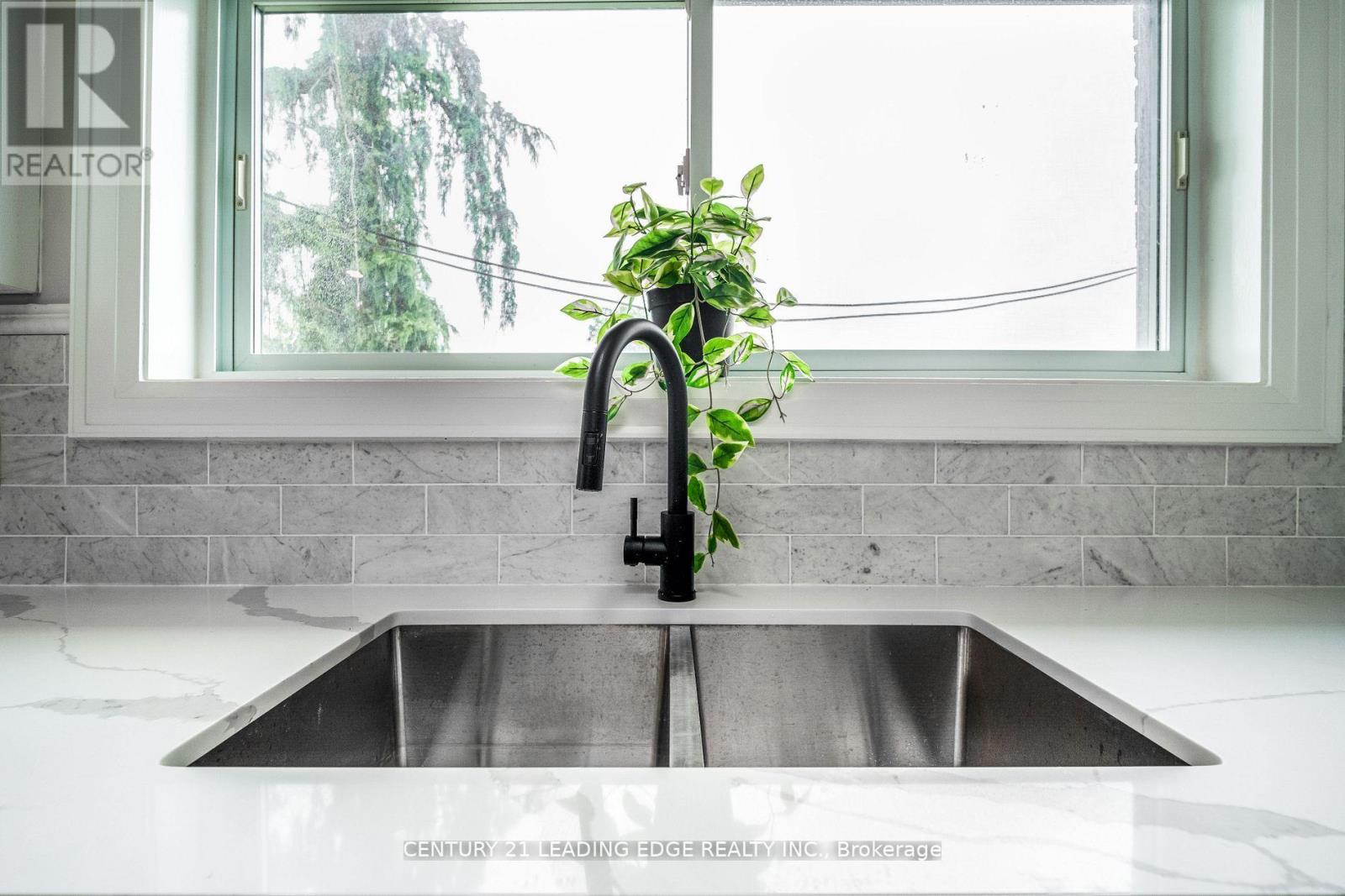 393 Canal Road, Bradford West Gwillimbury, Ontario  L3Z 2A6 - Photo 7 - N12487990