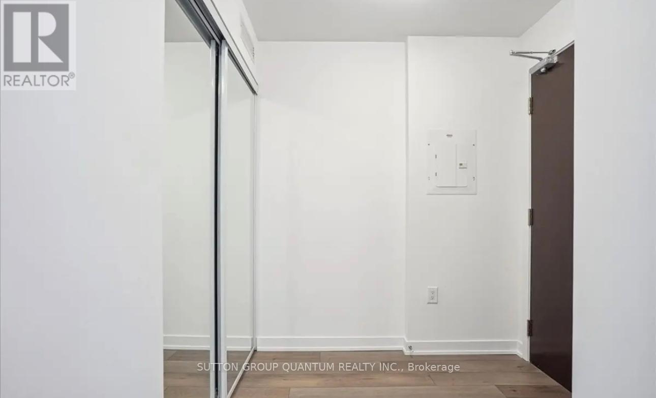 916 - 38 Honeycrisp Crescent, Vaughan, Ontario  L4K 0M8 - Photo 6 - N12488072