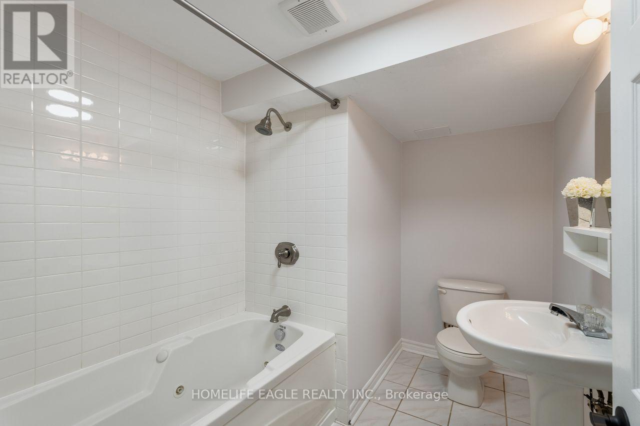 42 Millcliff Circle, Aurora, Ontario  L4G 7N7 - Photo 20 - N12488092