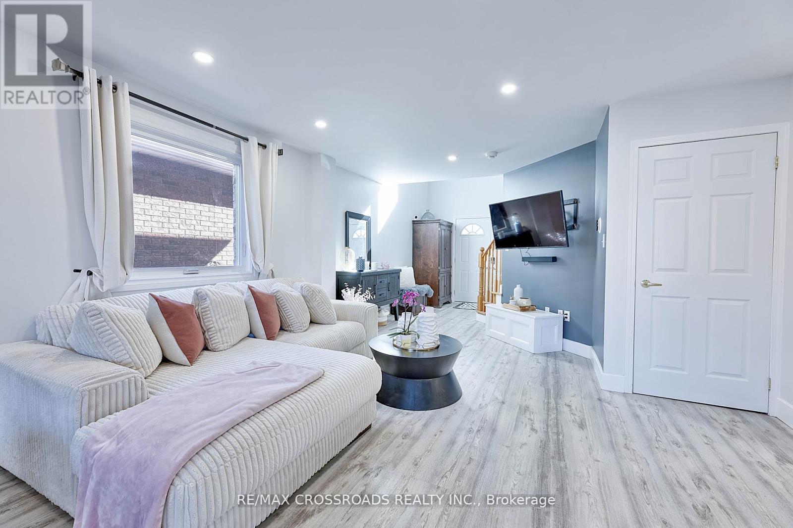 1220 Laurand Street, Innisfil, Ontario  L9S 0E6 - Photo 13 - N12488114