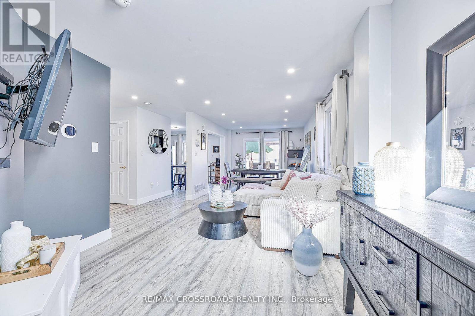 1220 Laurand Street, Innisfil, Ontario  L9S 0E6 - Photo 9 - N12488114