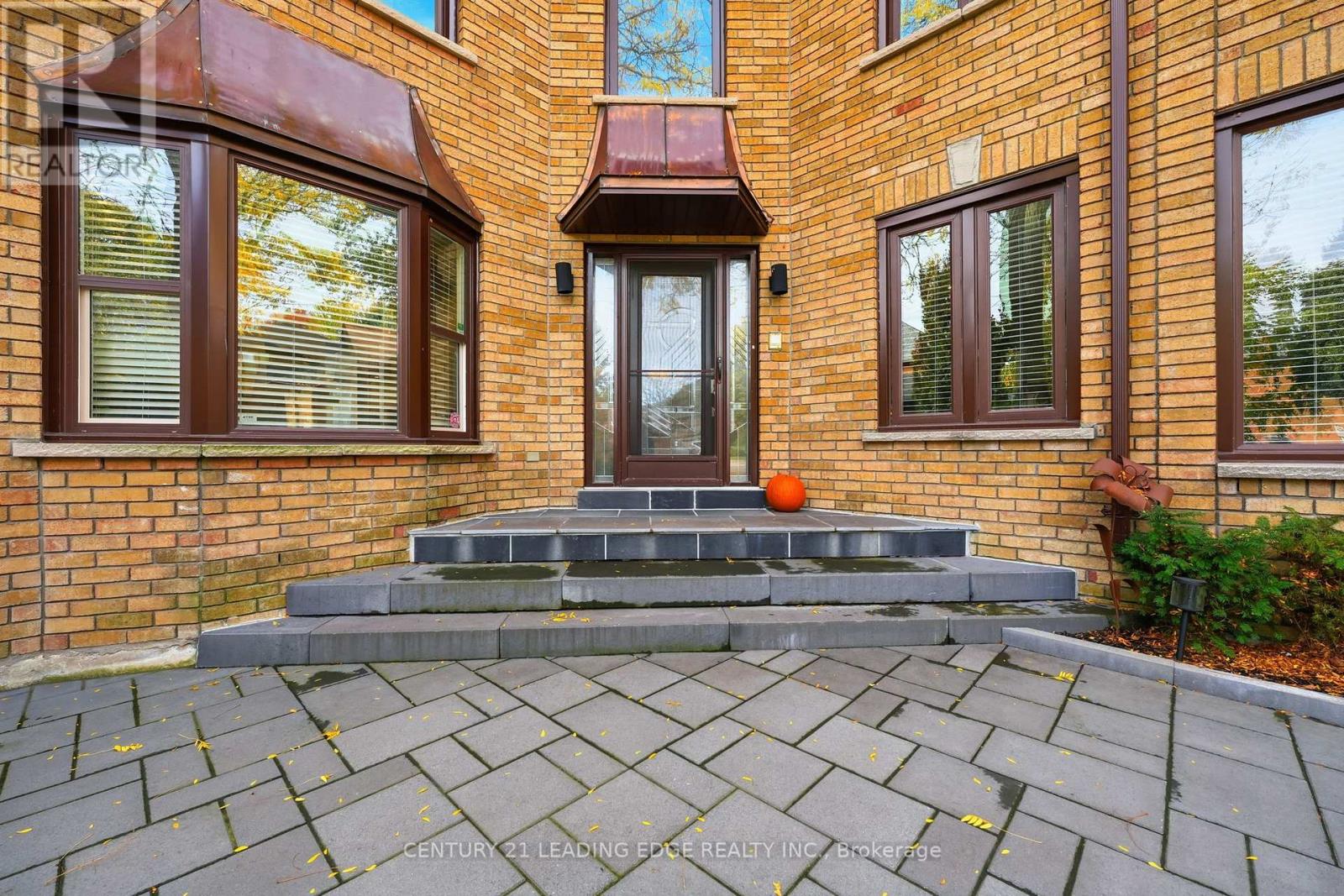 17 Celebrity Place, Markham, Ontario  L3P 7N6 - Photo 2 - N12488138