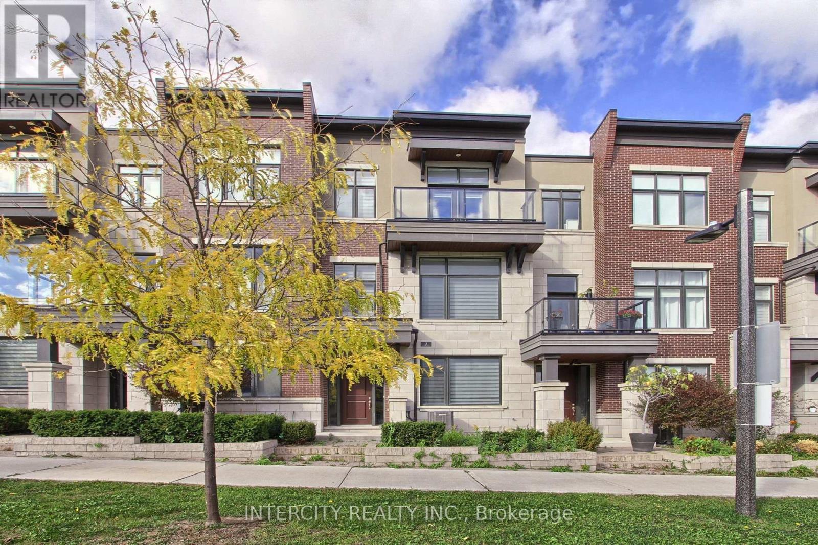 7 ADASKIN AVENUE, Vaughan, Ontario