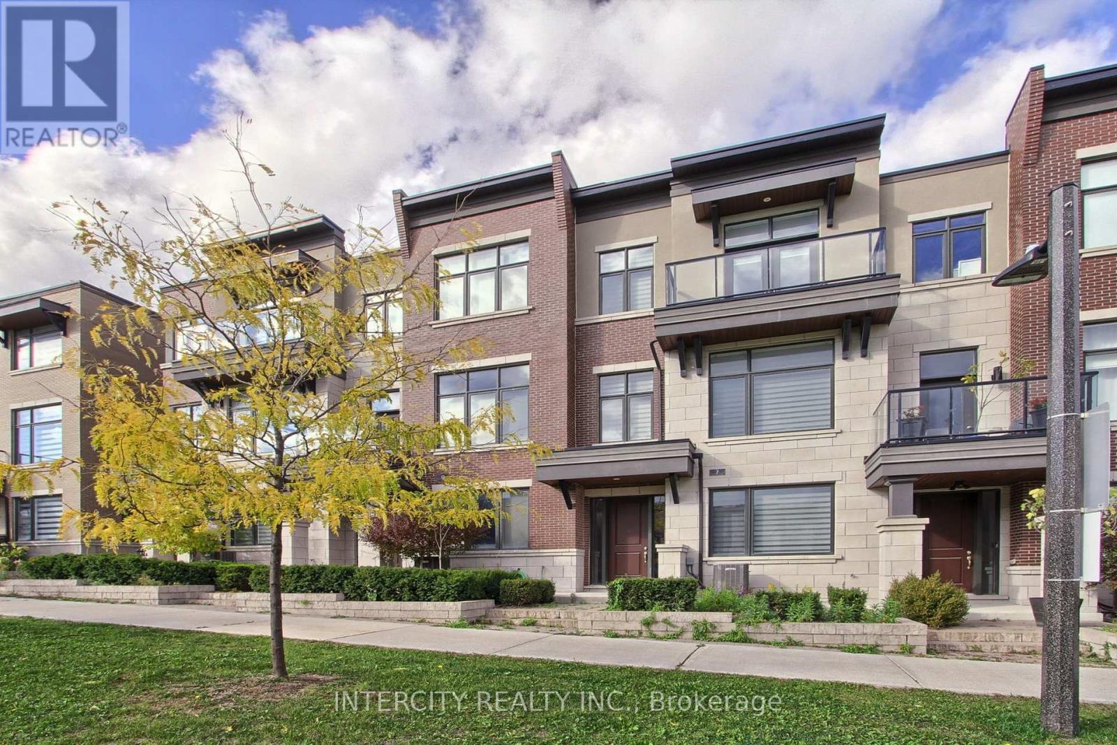 7 Adaskin Avenue, Vaughan, Ontario  L6A 4Z8 - Photo 2 - N12488180