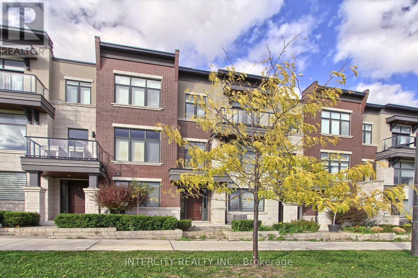 7 Adaskin Avenue, Vaughan, Ontario  L6A 4Z8 - Photo 3 - N12488180