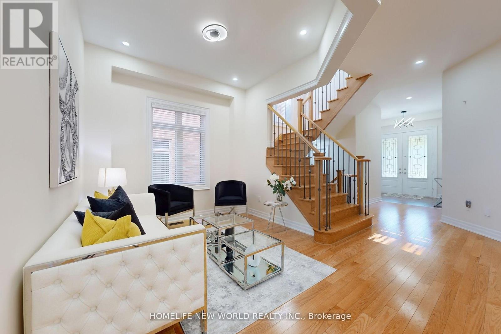 36 Strawbridge Farm Drive, Aurora, Ontario  L4G 0V3 - Photo 5 - N12488182