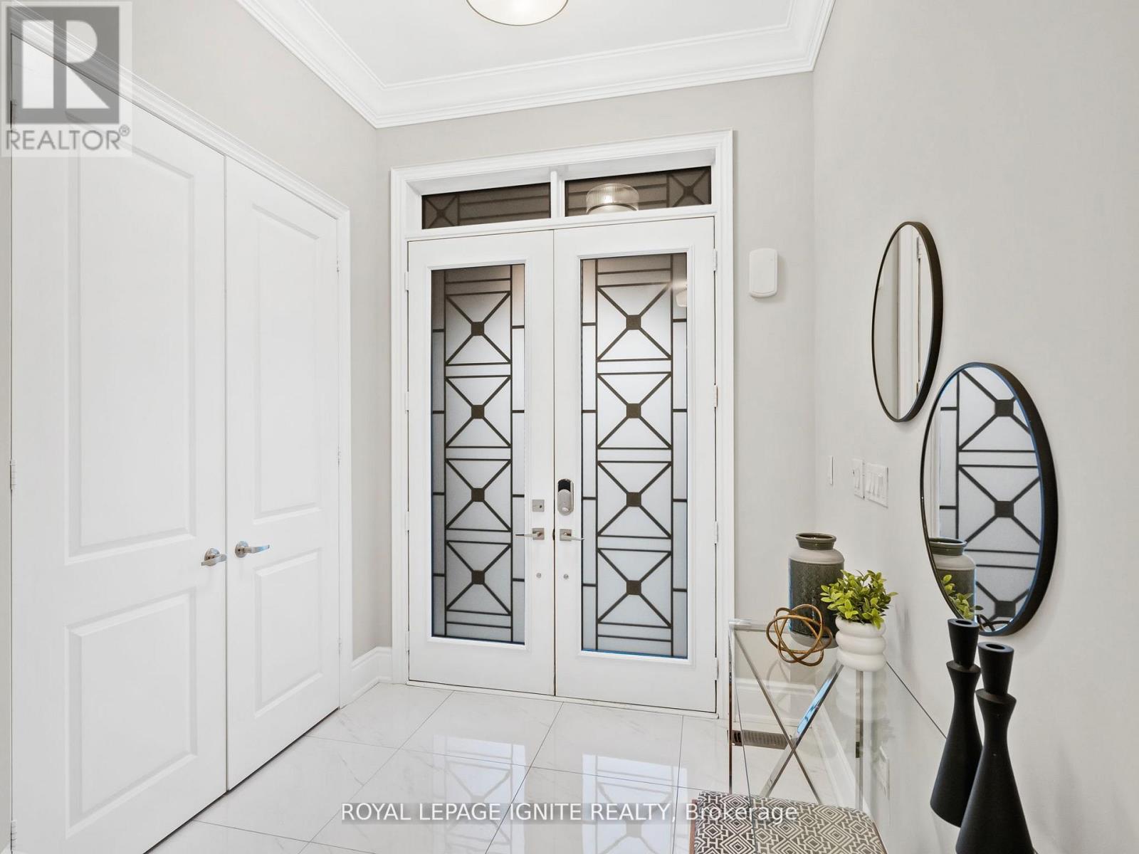 32 Lewis Avenue, Bradford West Gwillimbury (Bradford), Ontario  L3Z 0W9 - Photo 2 - N12488188