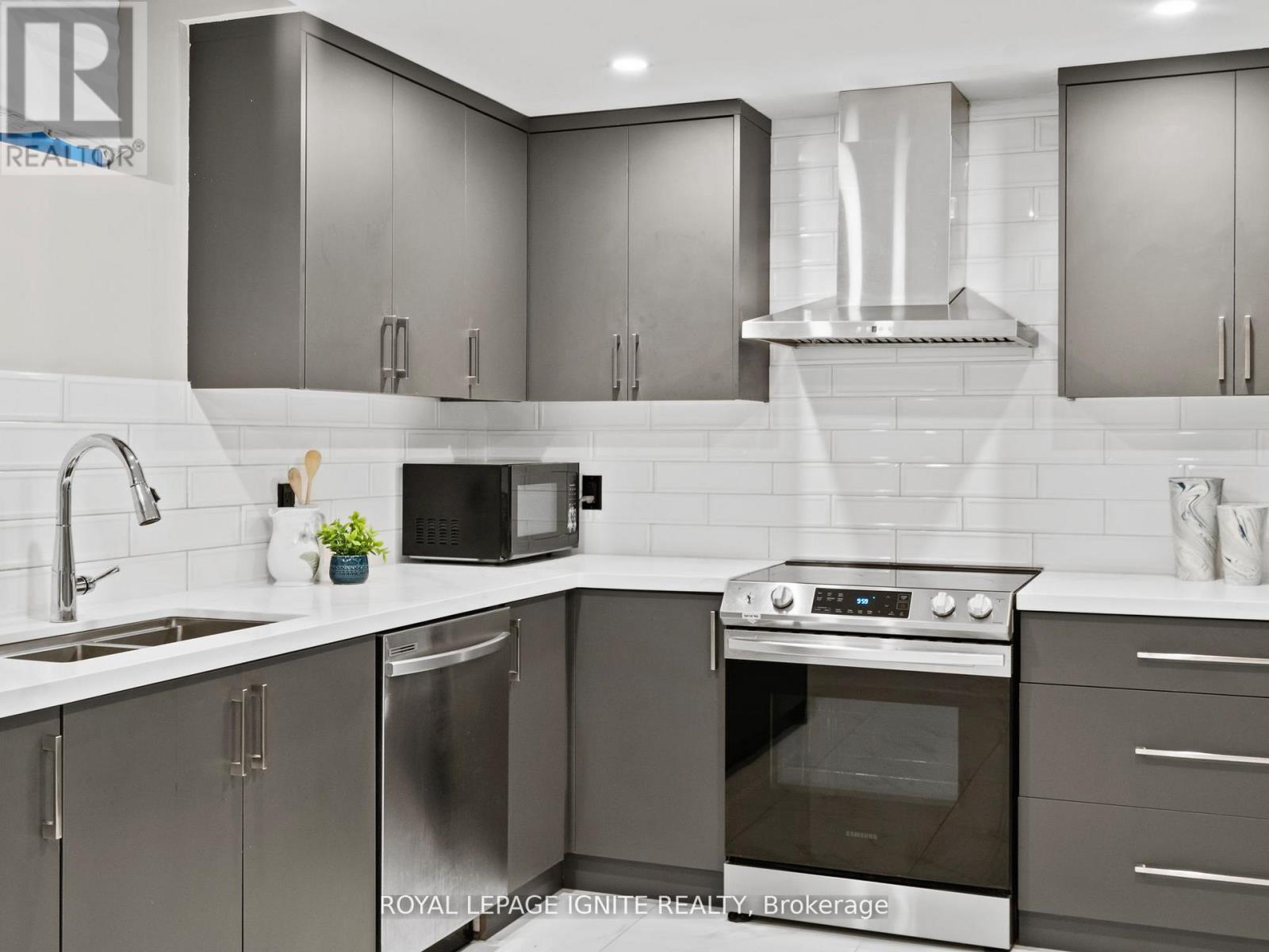 32 Lewis Avenue, Bradford West Gwillimbury (Bradford), Ontario  L3Z 0W9 - Photo 41 - N12488188