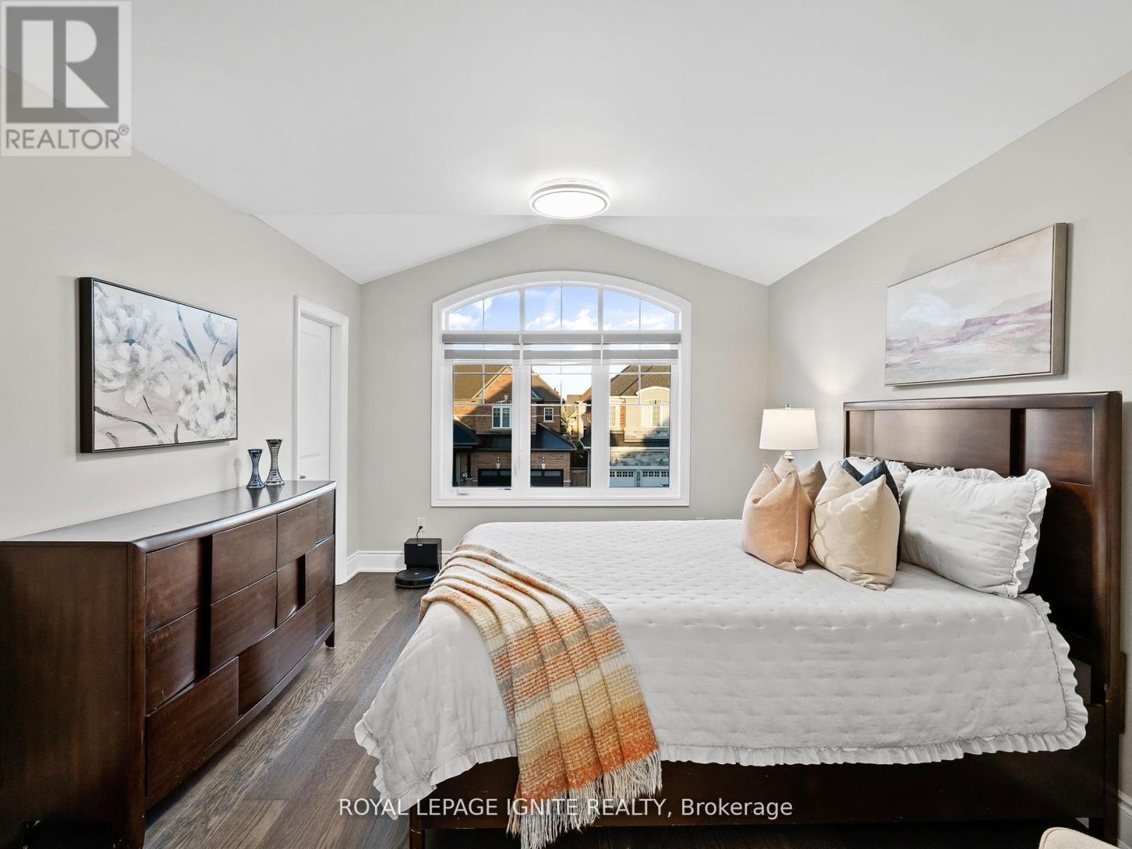 32 Lewis Avenue, Bradford West Gwillimbury (Bradford), Ontario  L3Z 0W9 - Photo 6 - N12488188