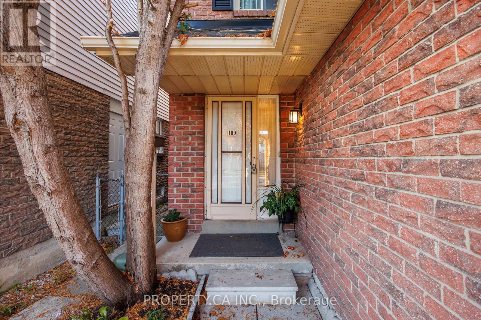 109 Lisa Crescent, Vaughan, Ontario  L4J 2N2 - Photo 3 - N12488190