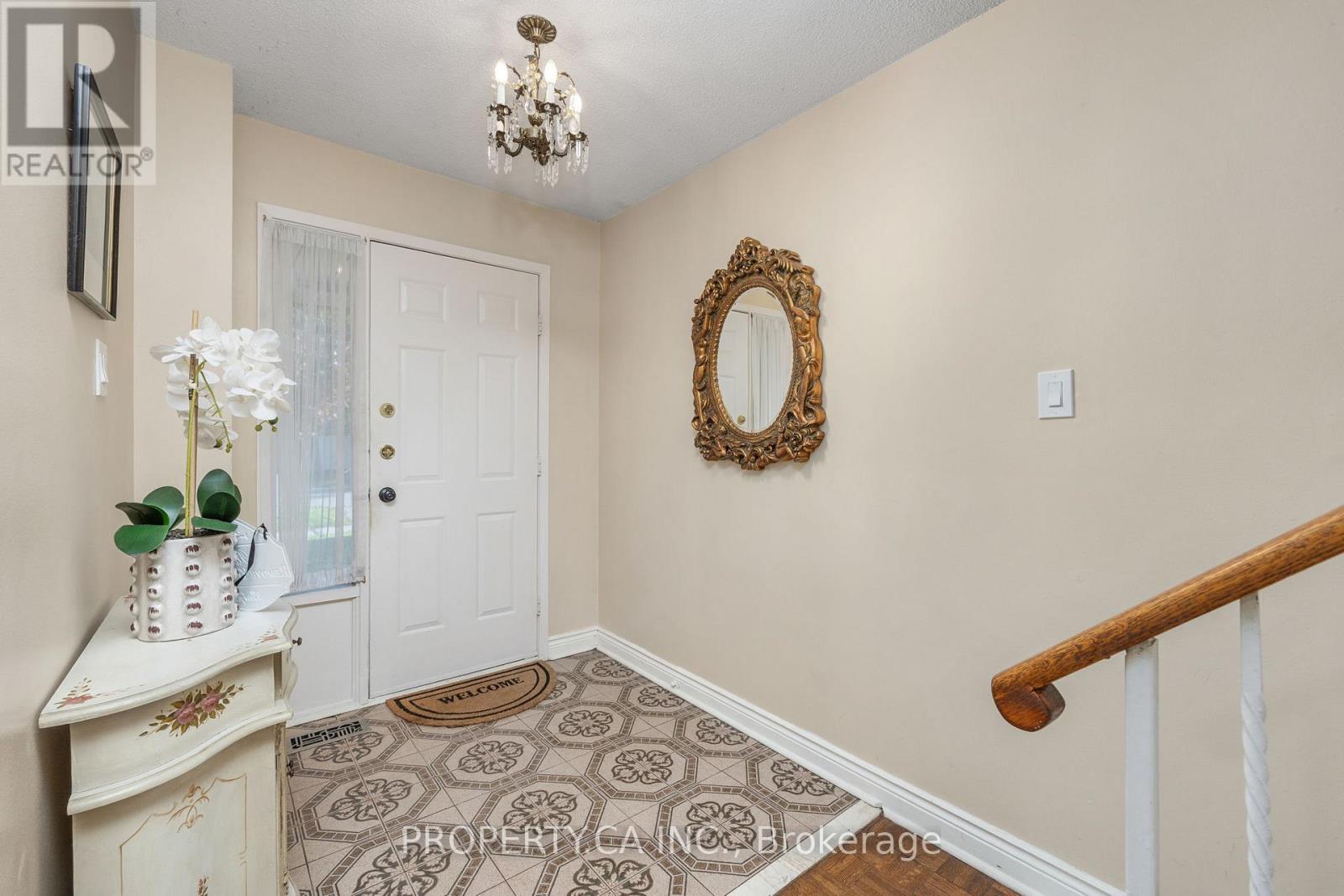 109 Lisa Crescent, Vaughan, Ontario  L4J 2N2 - Photo 4 - N12488190