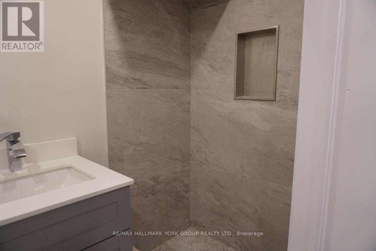 259 Glenway Circle S, Newmarket, Ontario  L3Y 7S8 - Photo 11 - N12488210