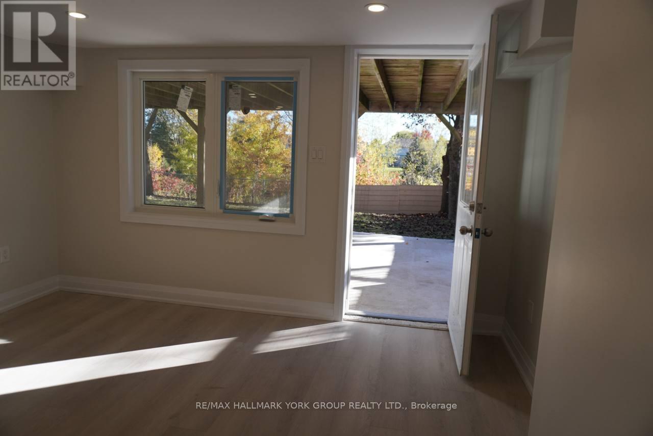 259 Glenway Circle S, Newmarket, Ontario  L3Y 7S8 - Photo 4 - N12488210