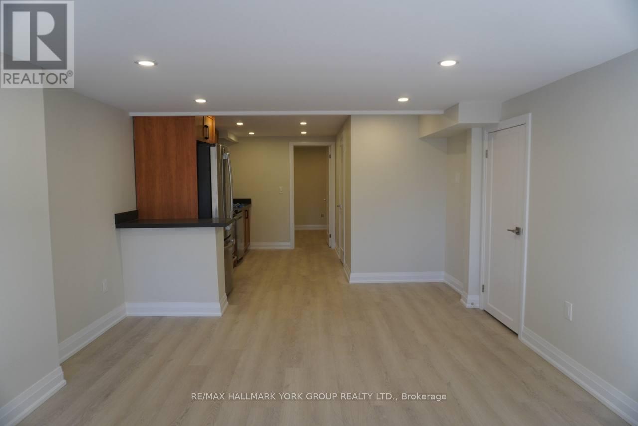 259 Glenway Circle S, Newmarket, Ontario  L3Y 7S8 - Photo 6 - N12488210