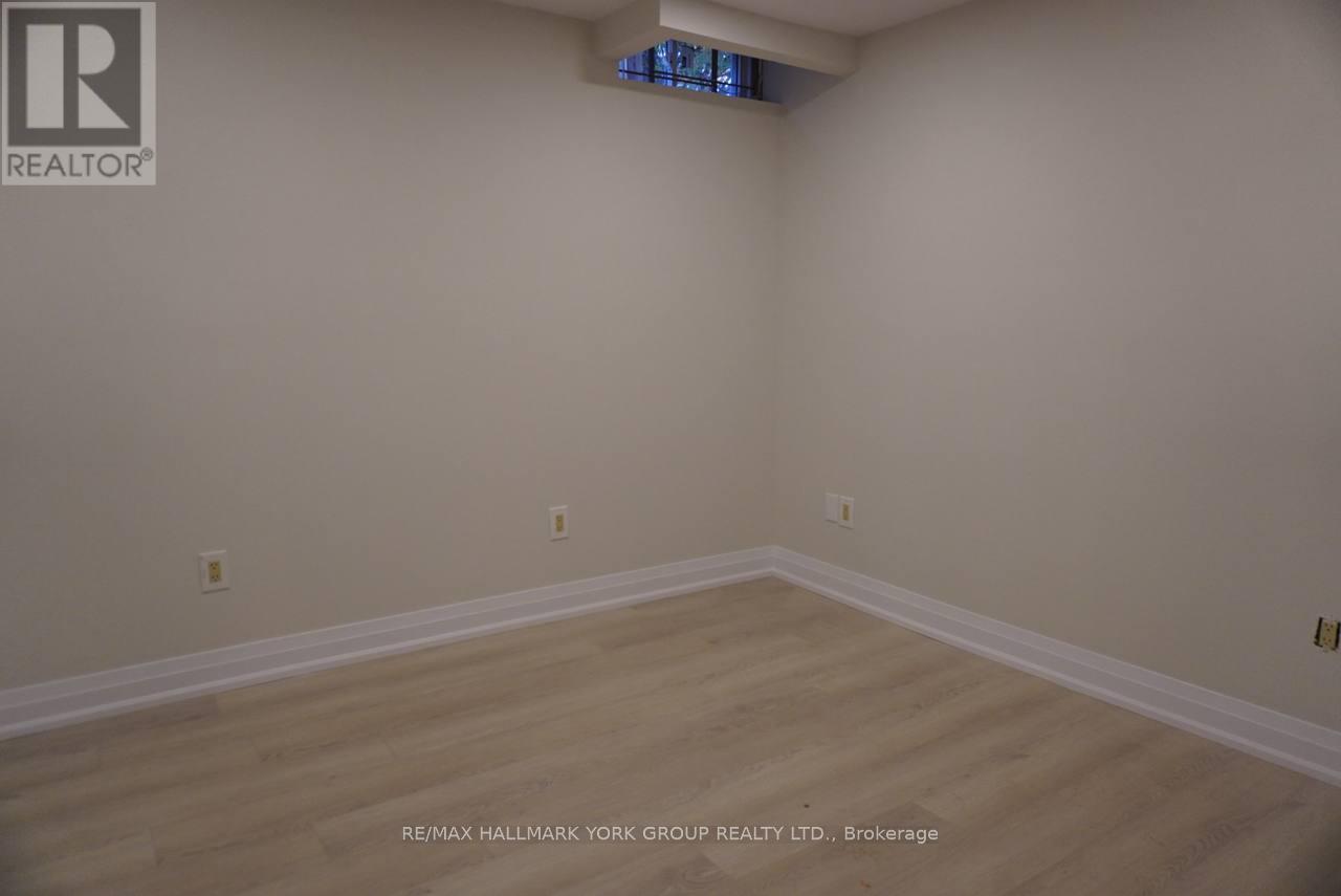 259 Glenway Circle S, Newmarket, Ontario  L3Y 7S8 - Photo 9 - N12488210