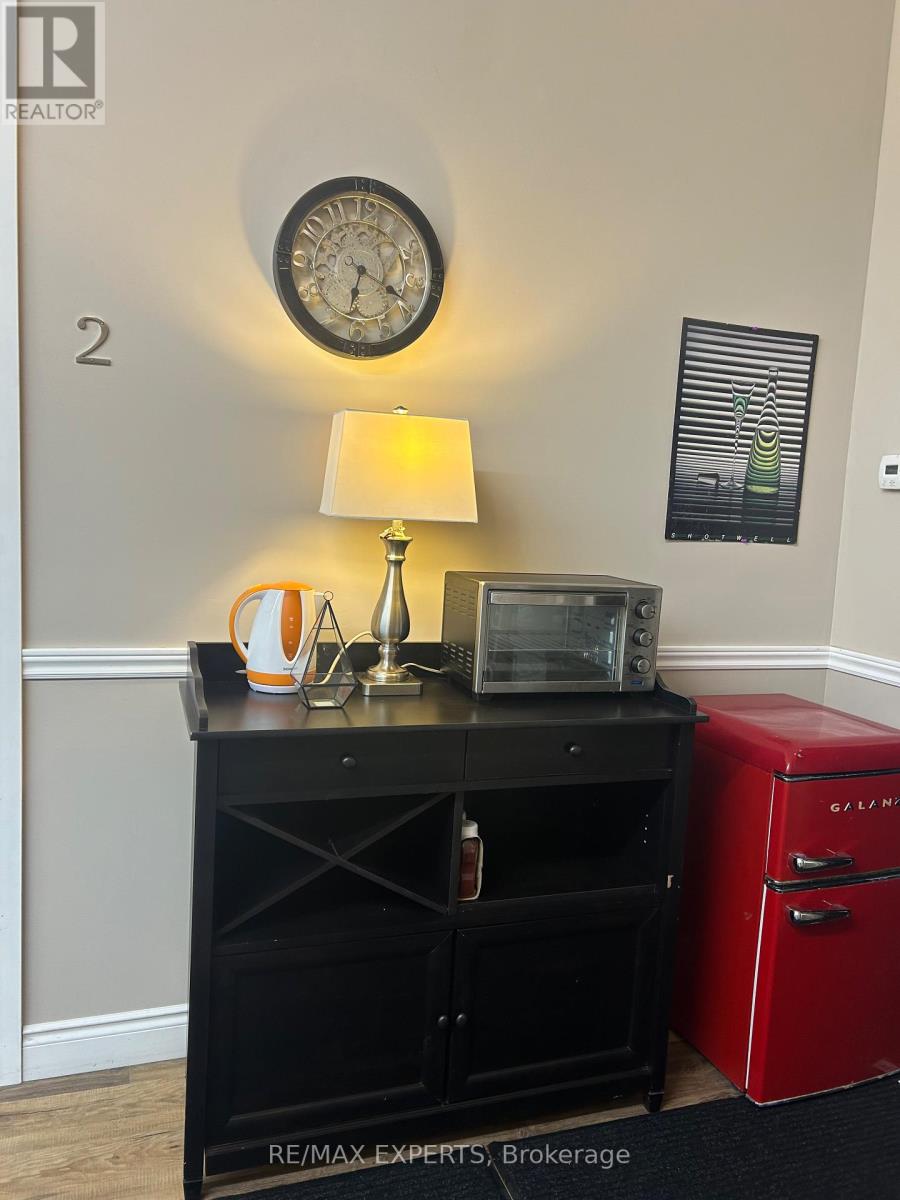 4b-1 - 2104 Highway 7 Highway, Vaughan, Ontario  L4K 2S9 - Photo 10 - N12488300