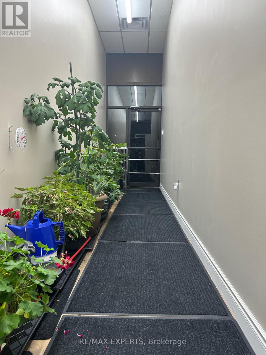 4b-1 - 2104 Highway 7 Highway, Vaughan, Ontario  L4K 2S9 - Photo 6 - N12488300