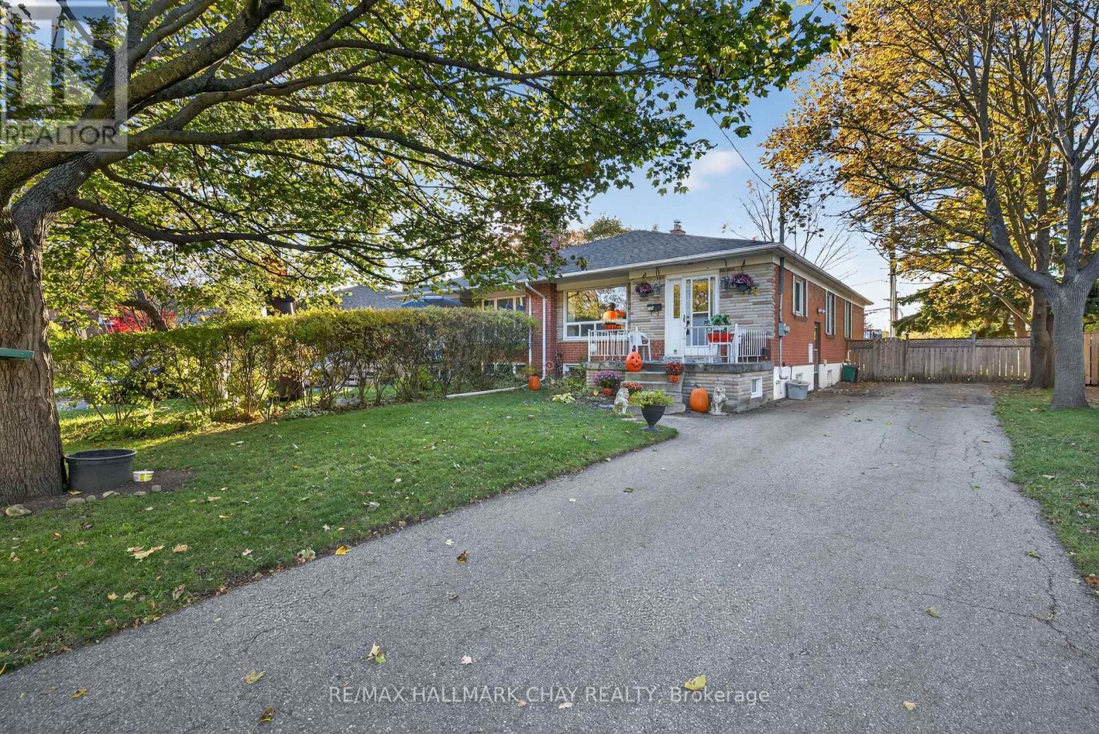 225 Elka Drive, Richmond Hill, Ontario  L4C 3A2 - Photo 2 - N12488324