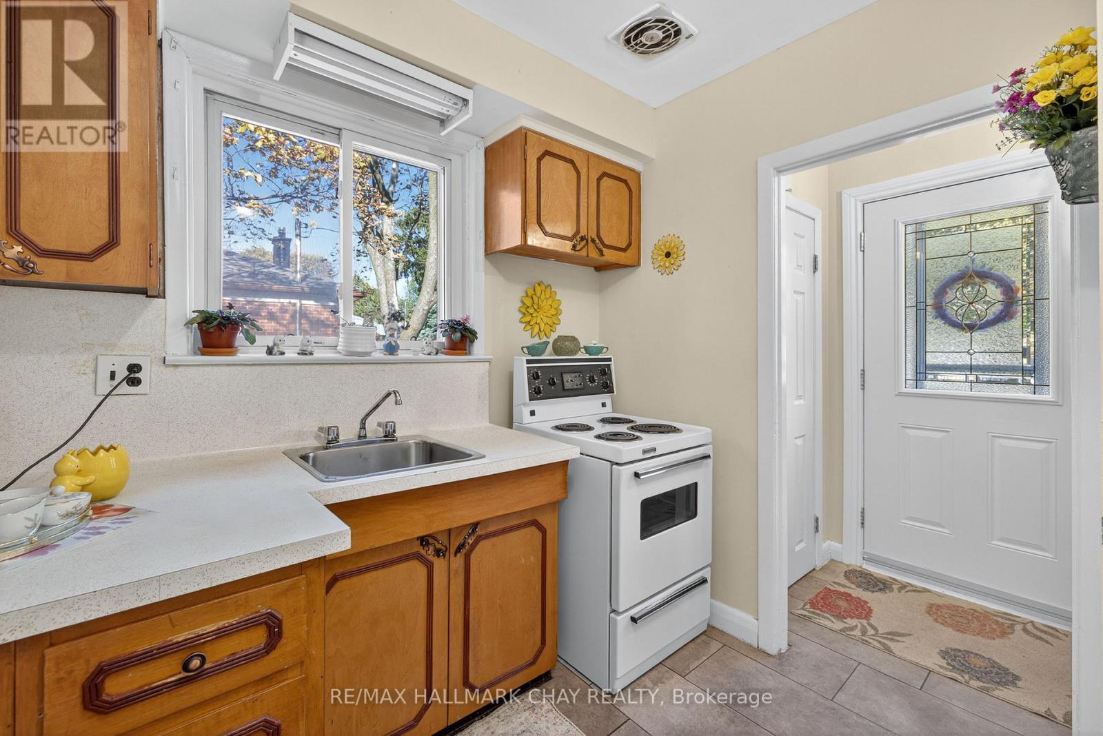 225 Elka Drive, Richmond Hill, Ontario  L4C 3A2 - Photo 5 - N12488324