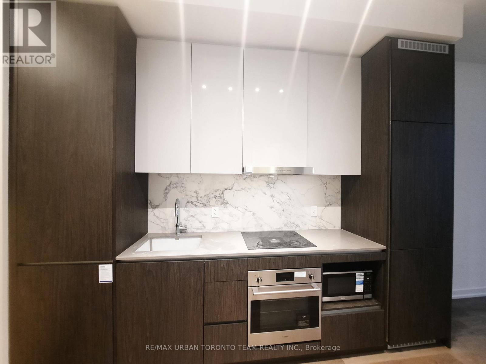 Ph111 - 28 Interchange Way, Vaughan, Ontario  L4K 0P8 - Photo 2 - N12488342