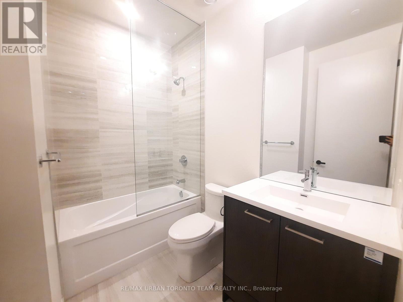 Ph111 - 28 Interchange Way, Vaughan, Ontario  L4K 0P8 - Photo 5 - N12488342