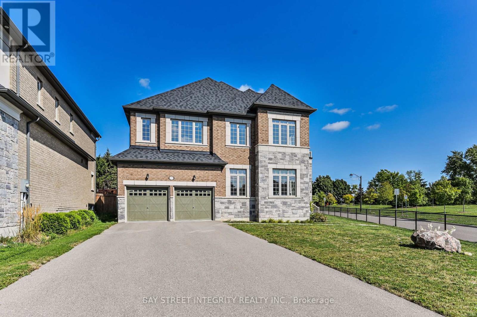 123 Mitchell Place, Newmarket, Ontario  L3Y 0E2 - Photo 2 - N12488418