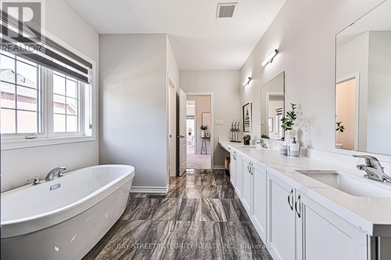 123 Mitchell Place, Newmarket, Ontario  L3Y 0E2 - Photo 28 - N12488418