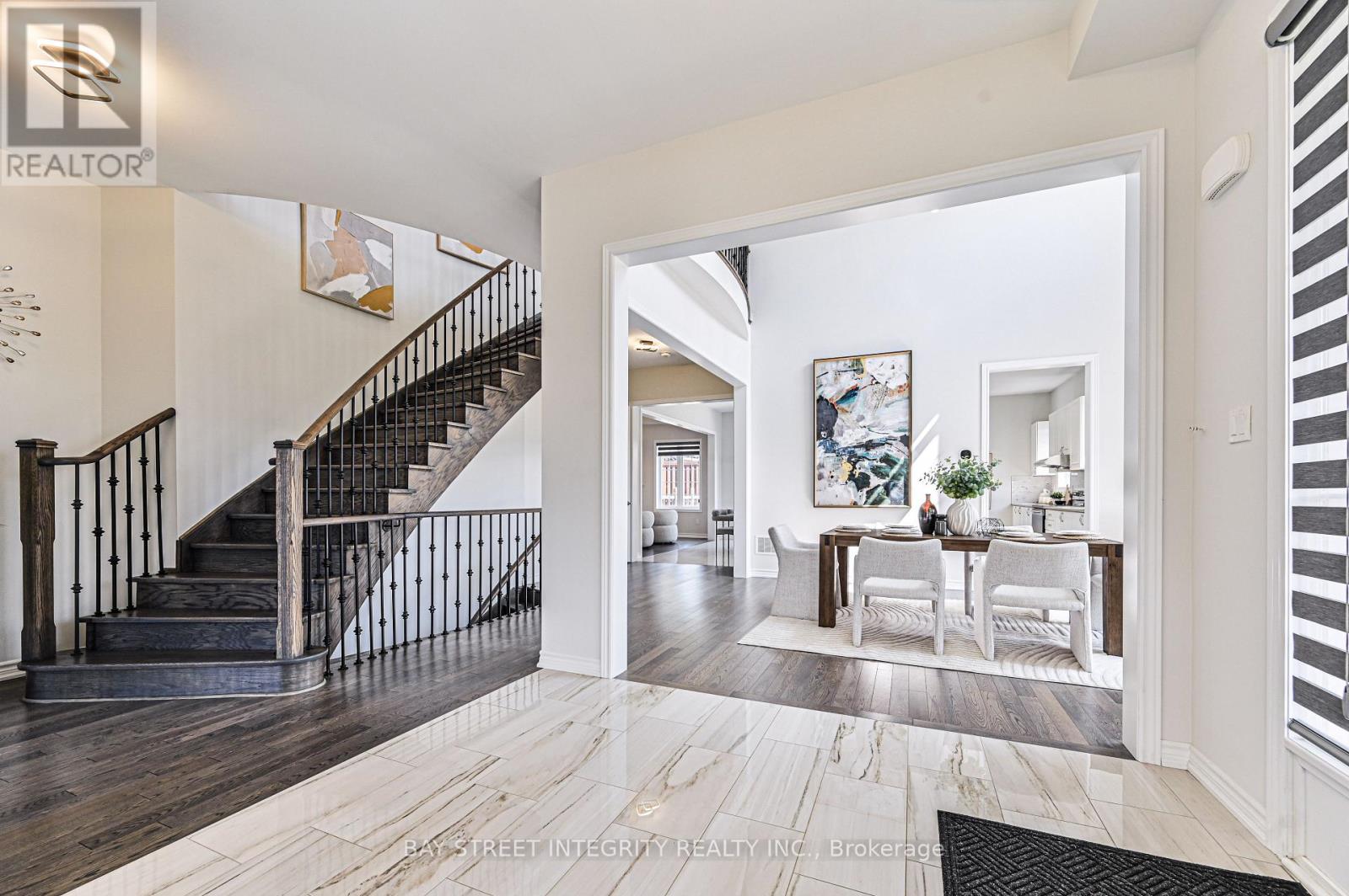 123 Mitchell Place, Newmarket, Ontario  L3Y 0E2 - Photo 4 - N12488418