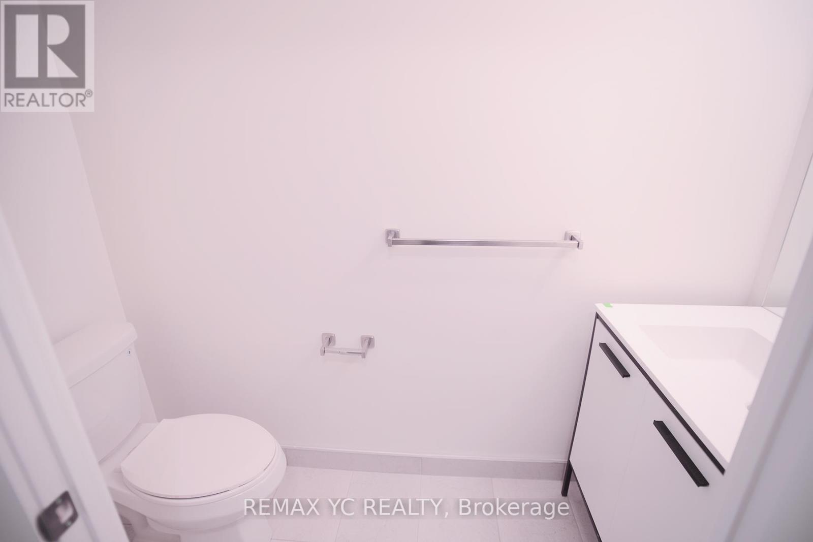 501 - 185 Deerfield Road, Newmarket, Ontario  L3Y 0G7 - Photo 3 - N12488434