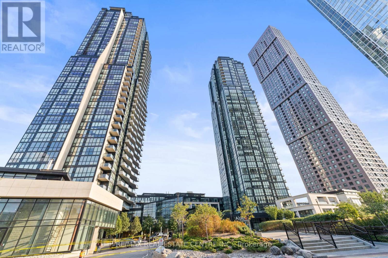 3004 - 2910 Highway 7 Road W, Vaughan, Ontario  L4K 0H8 - Photo 2 - N12488442