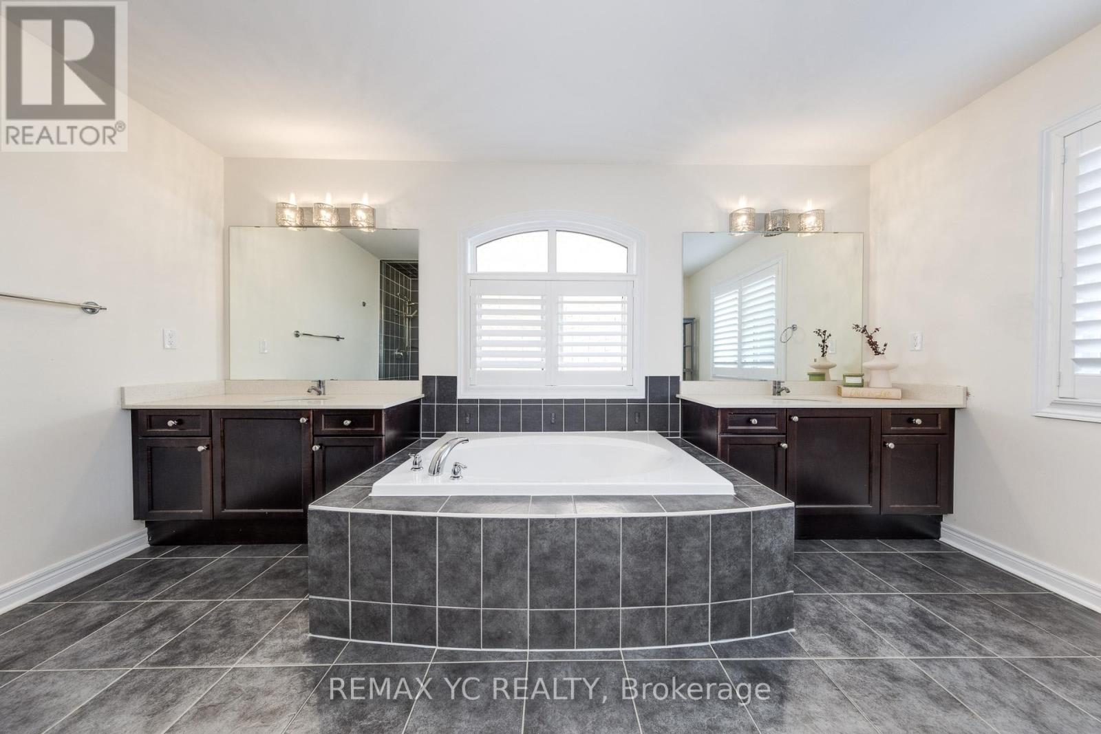 101 Oberfrick Avenue, Vaughan, Ontario  L6A 0N9 - Photo 34 - N12488614