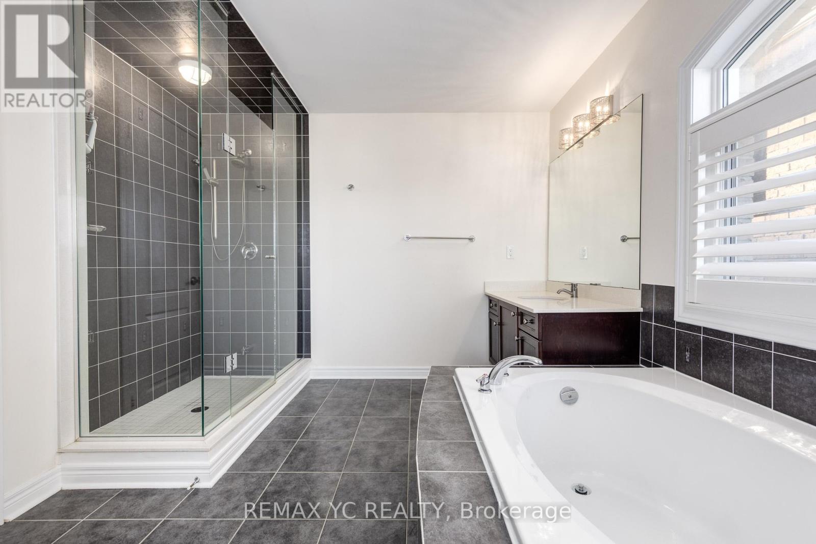 101 Oberfrick Avenue, Vaughan, Ontario  L6A 0N9 - Photo 36 - N12488614