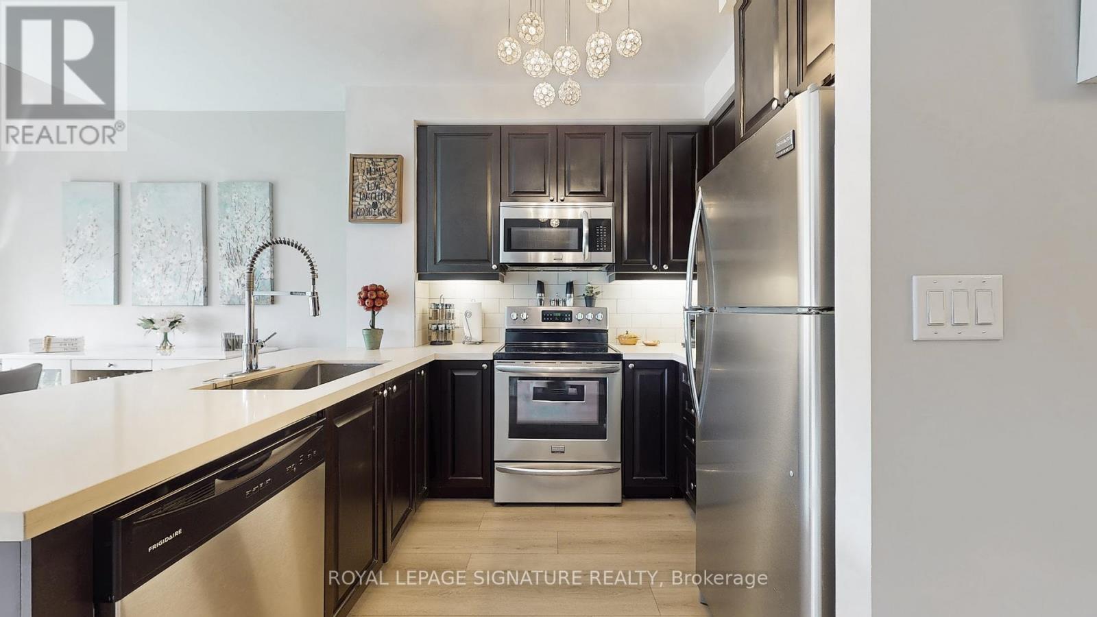 105 - 12 Woodstream Boulevard, Vaughan, Ontario  L4L 8C3 - Photo 7 - N12488632