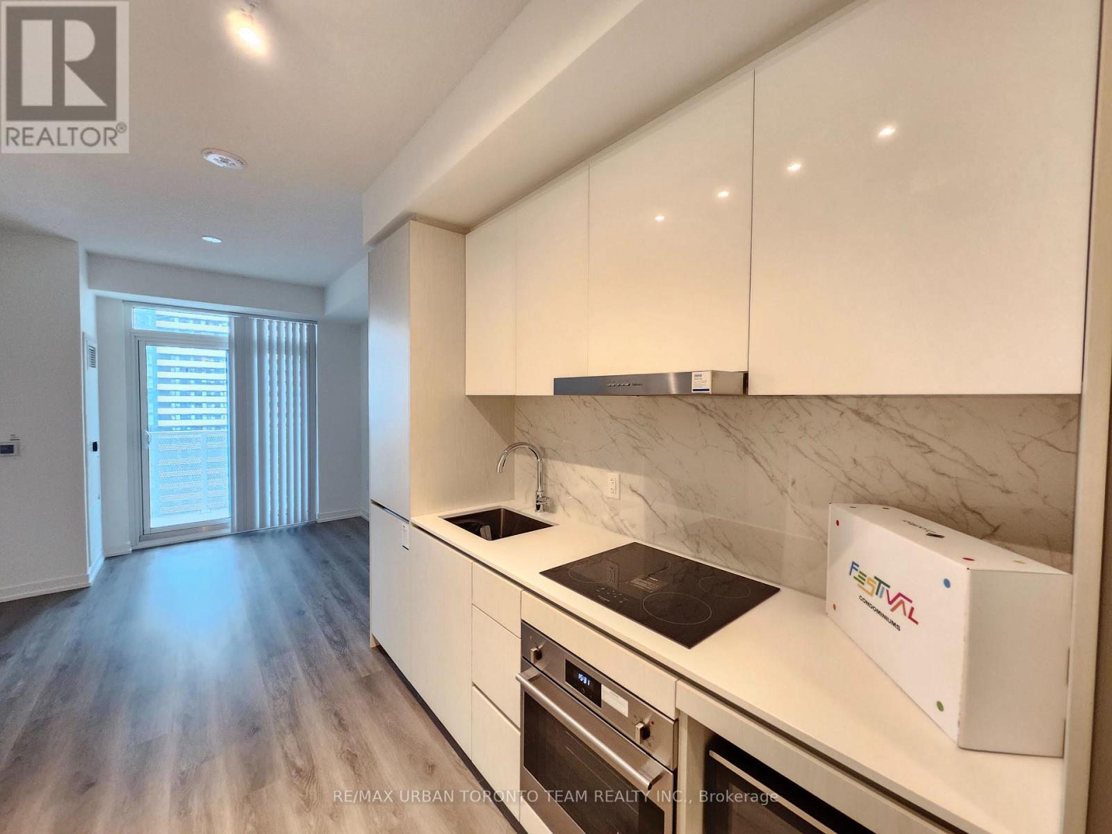 4615 - 28 Interchange Way, Vaughan, Ontario  L4K 0P8 - Photo 4 - N12488692