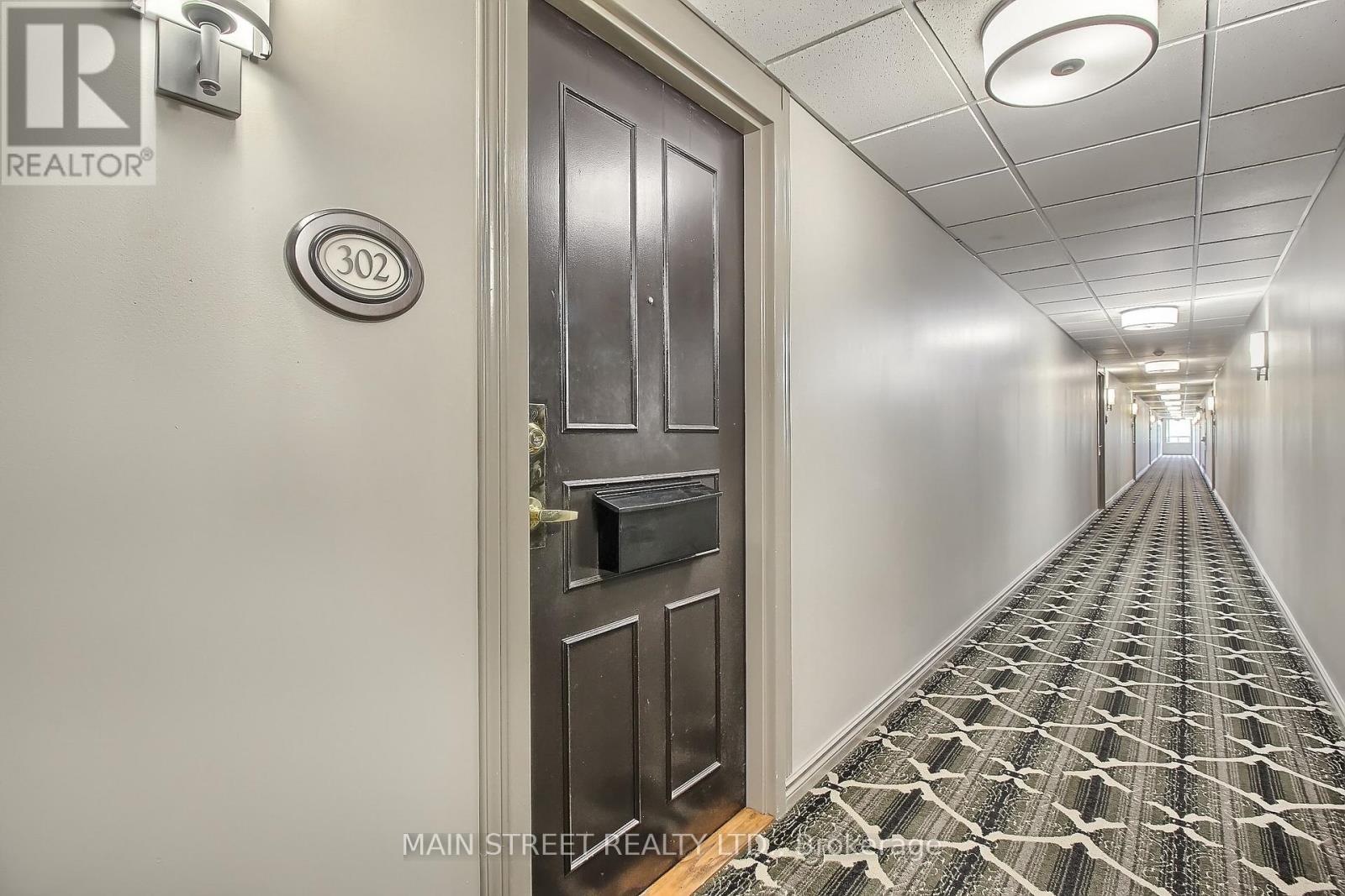 302 - 155 Main Street, Newmarket, Ontario  L3Y 8C2 - Photo 3 - N12488694