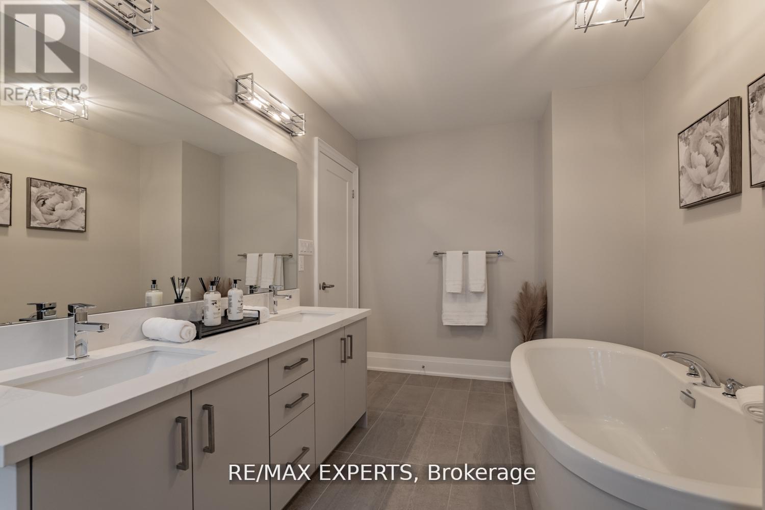 75 Bethpage Crescent, Newmarket, Ontario  L3X 1B8 - Photo 31 - N12488728