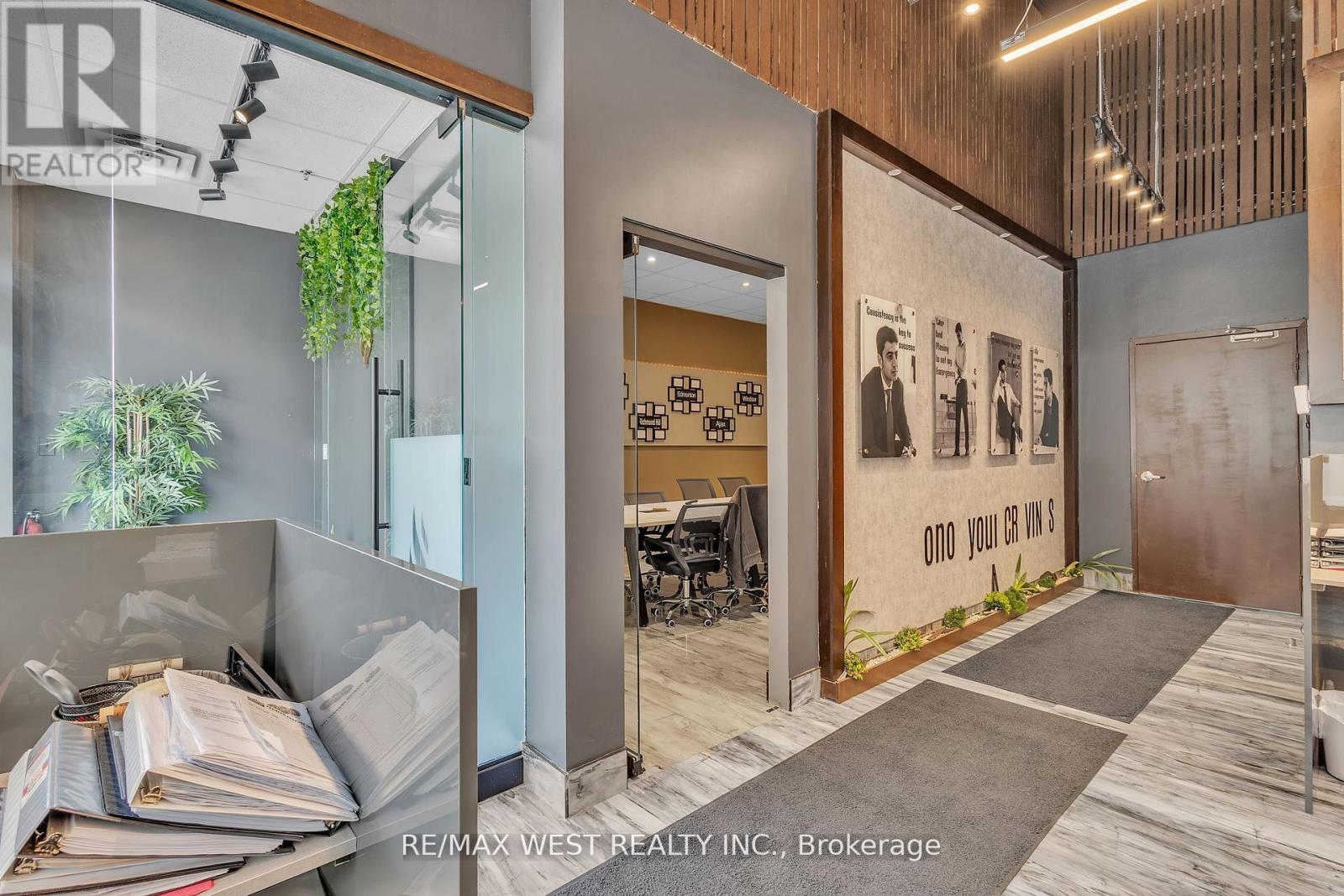 17&18 - 418 Hanlan Road, Vaughan, Ontario  L4L 4Z1 - Photo 12 - N12488754