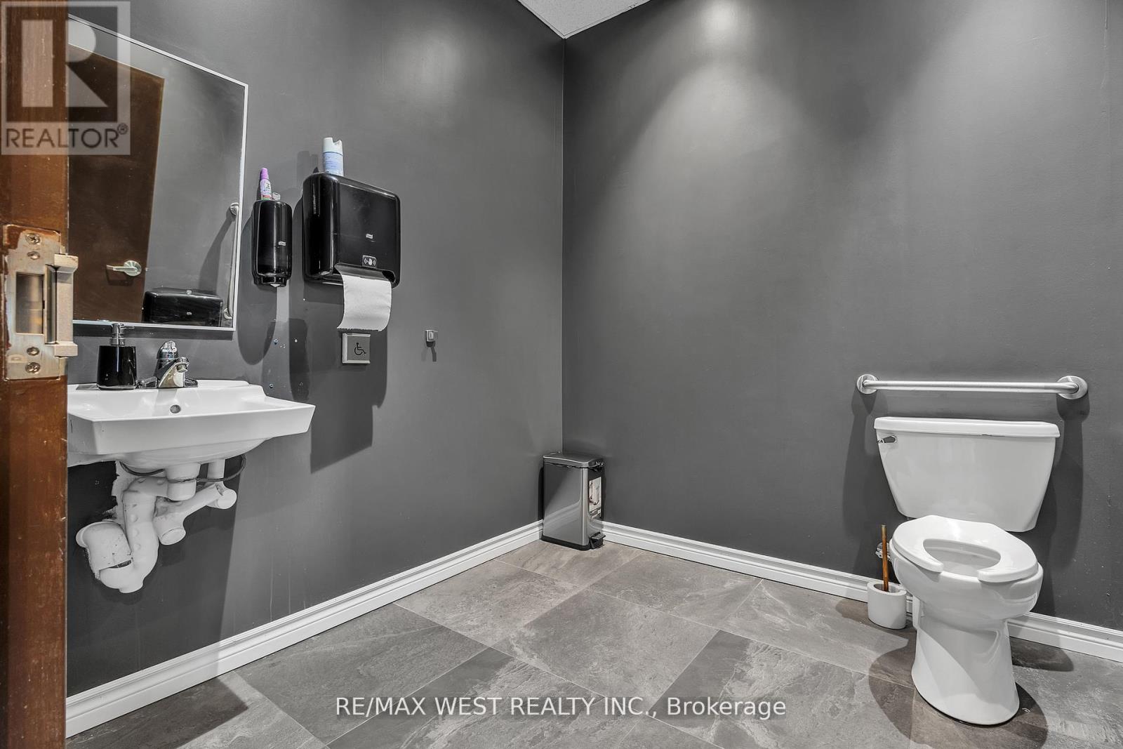 17&18 - 418 Hanlan Road, Vaughan, Ontario  L4L 4Z1 - Photo 23 - N12488754