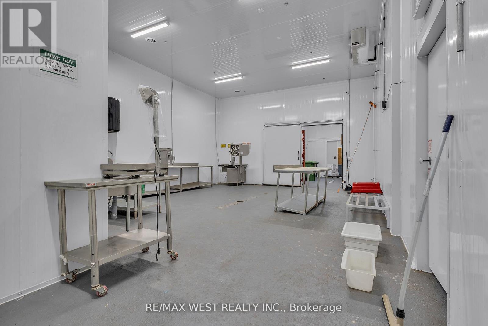 17&18 - 418 Hanlan Road, Vaughan, Ontario  L4L 4Z1 - Photo 25 - N12488754