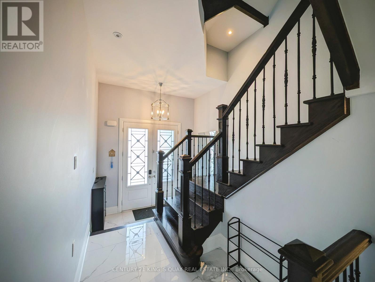 39 Giardina Crescent, Richmond Hill, Ontario  L4B 0G1 - Photo 4 - N12488802