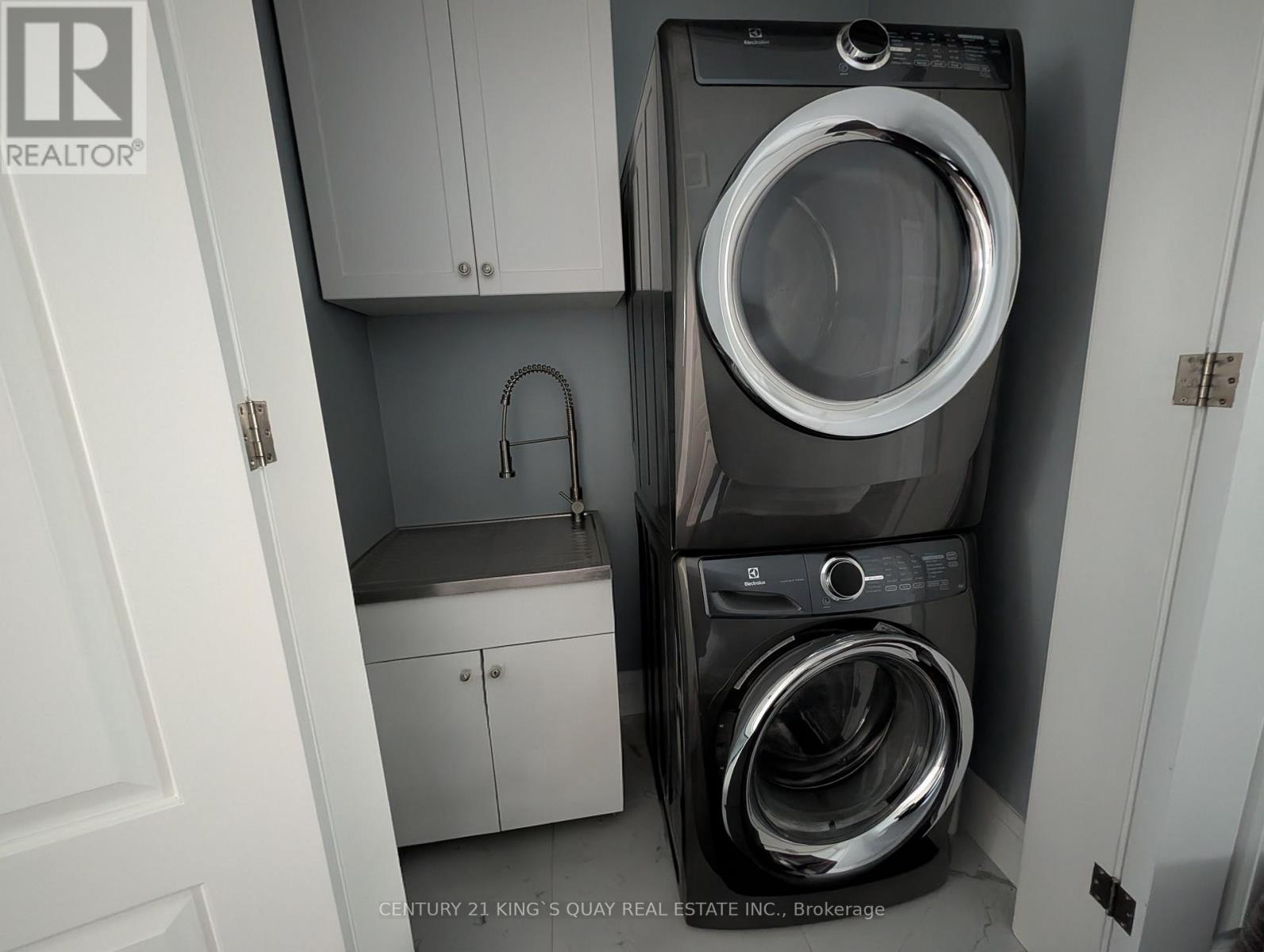 39 Giardina Crescent, Richmond Hill, Ontario  L4B 0G1 - Photo 6 - N12488802