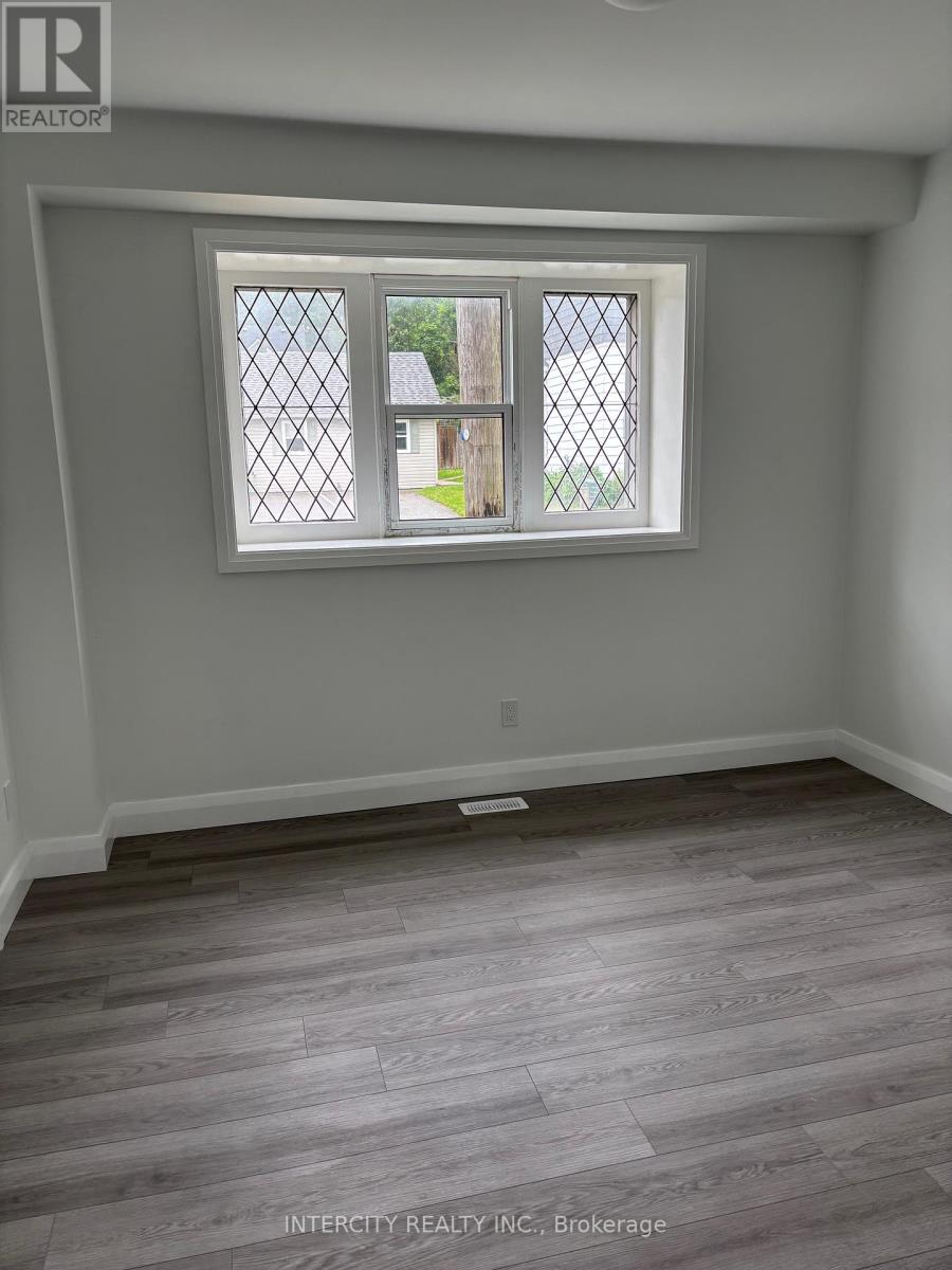 90 Coldwater Road W, Orillia, Ontario  L3V 5L5 - Photo 13 - S12487850