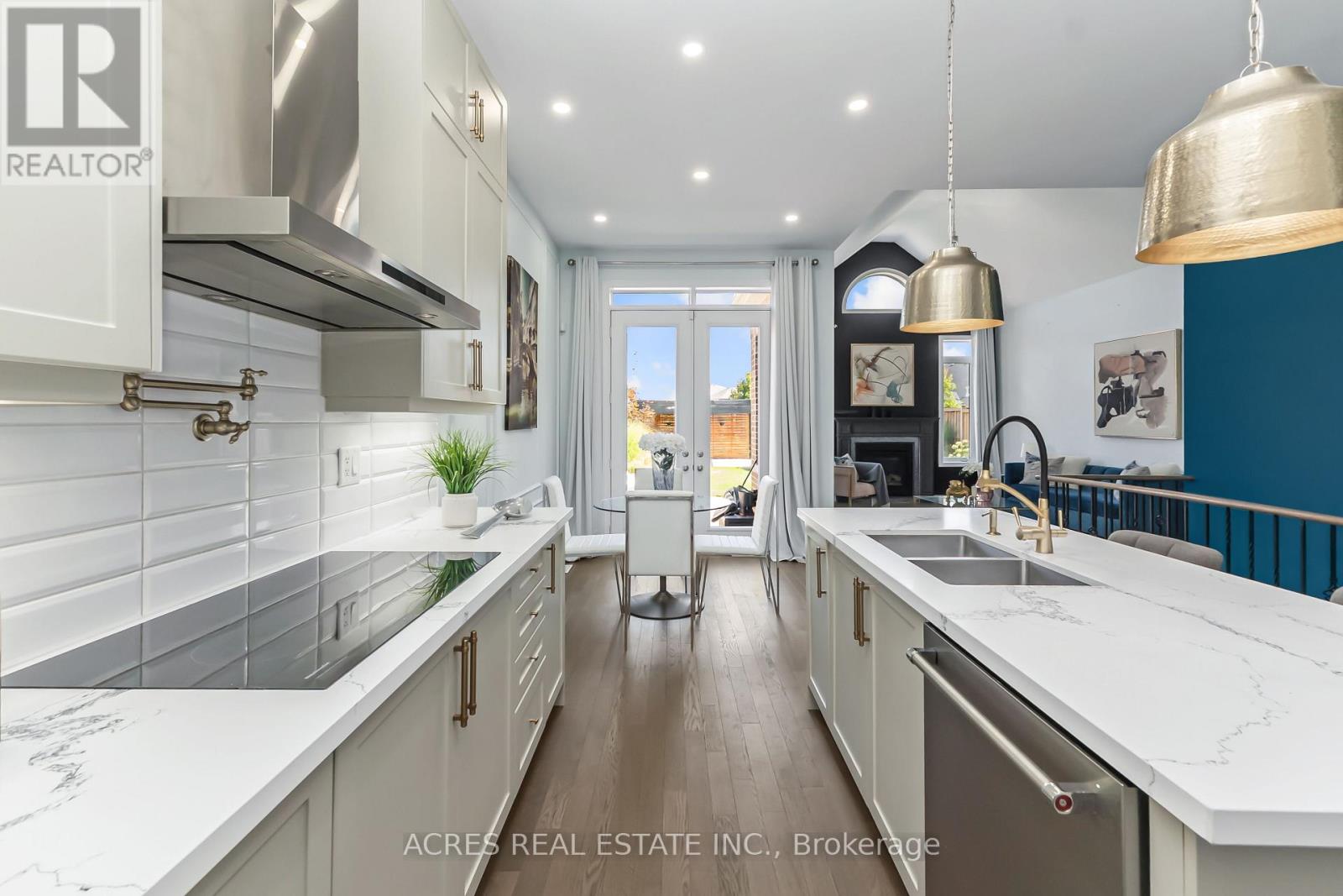 96 Redmond Crescent, Springwater, Ontario  L9X 1Z8 - Photo 10 - S12487962