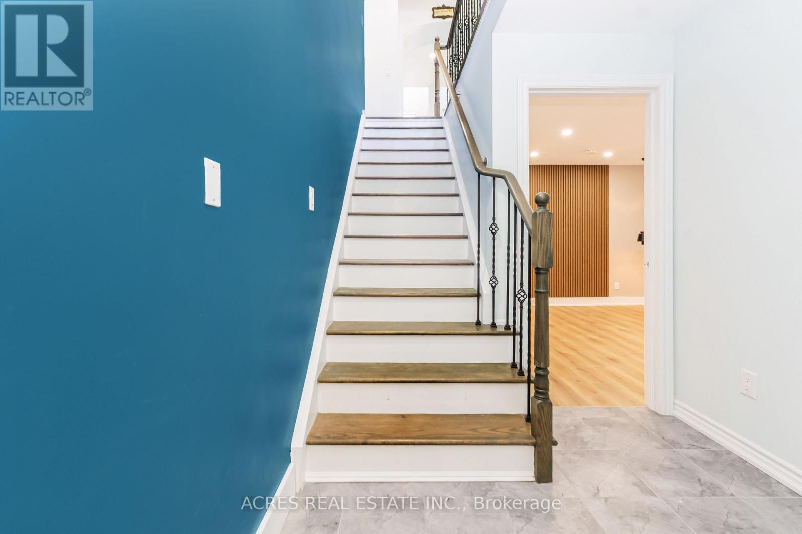 96 Redmond Crescent, Springwater, Ontario  L9X 1Z8 - Photo 18 - S12487962