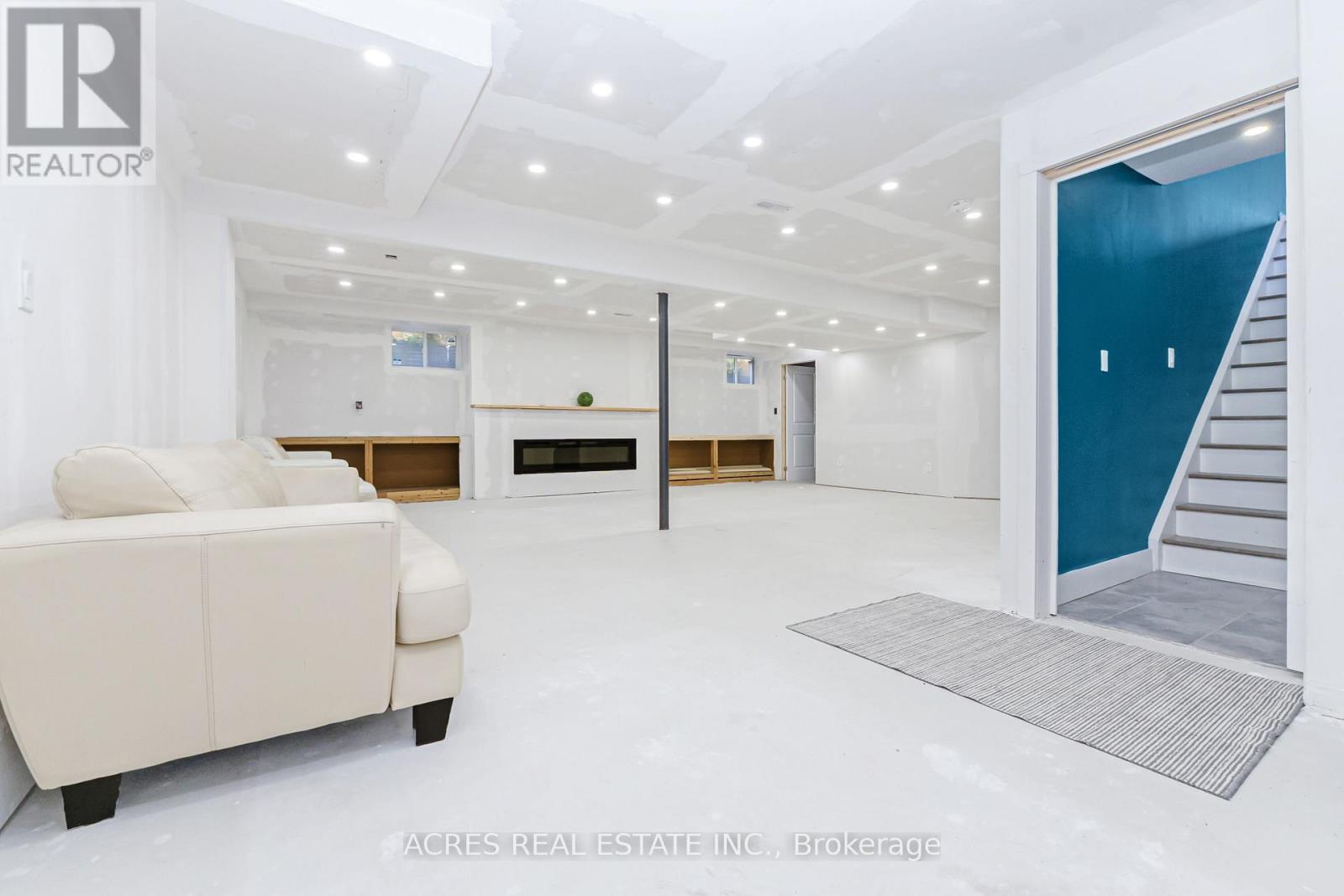 96 Redmond Crescent, Springwater, Ontario  L9X 1Z8 - Photo 19 - S12487962