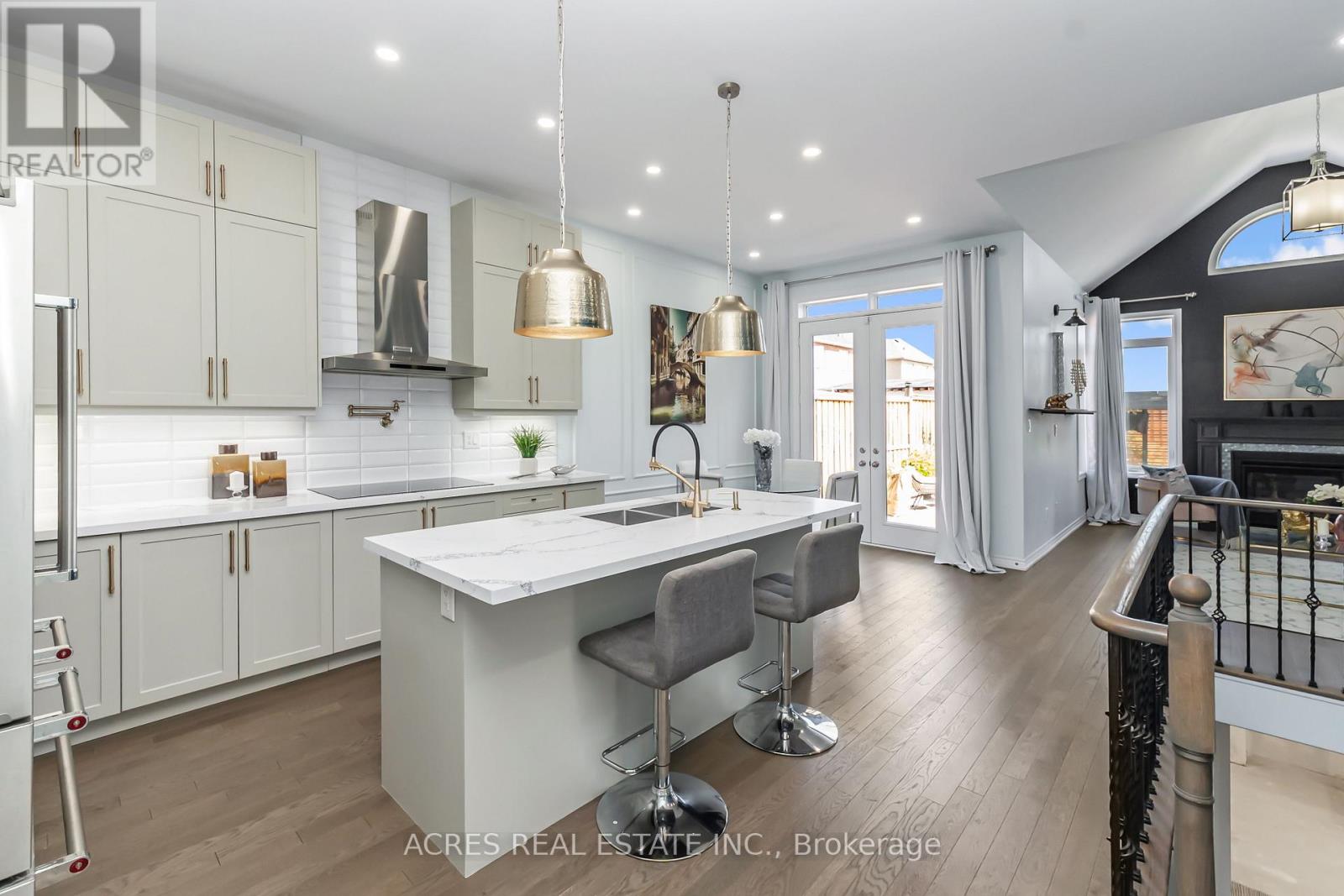 96 Redmond Crescent, Springwater, Ontario  L9X 1Z8 - Photo 8 - S12487962