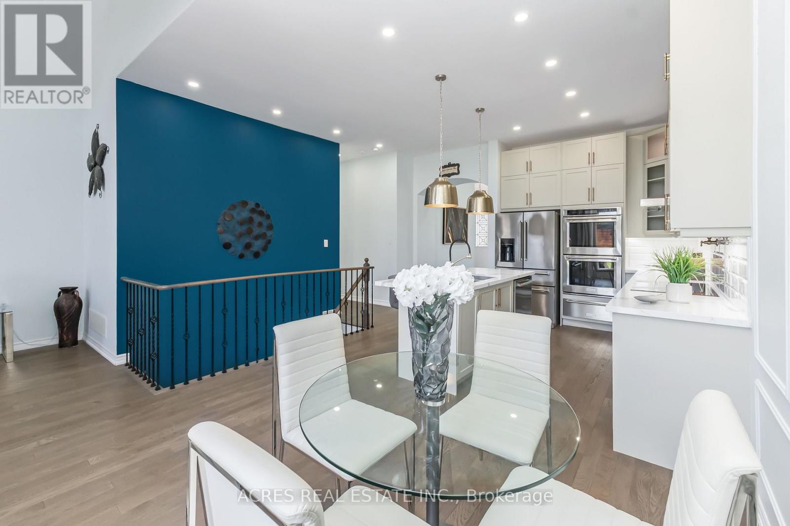 96 Redmond Crescent, Springwater, Ontario  L9X 1Z8 - Photo 9 - S12487962