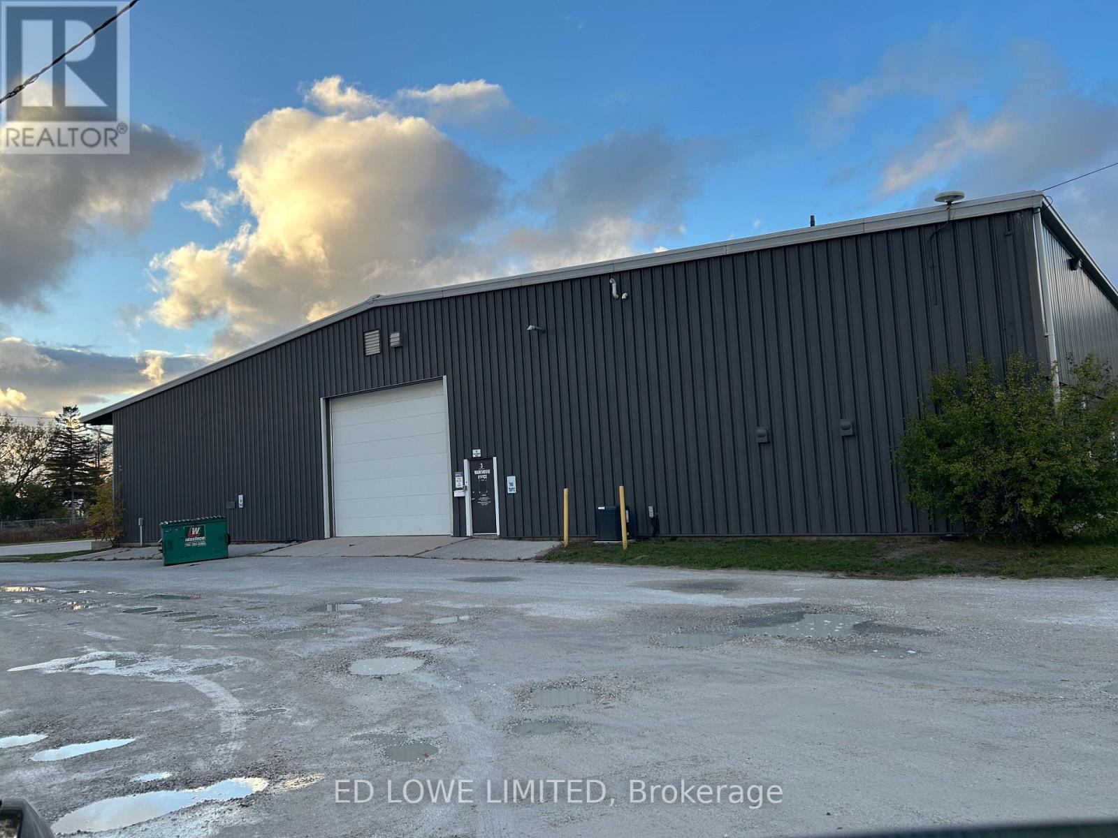 4 Patterson Road, Barrie, Ontario  L4N 5P7 - Photo 3 - S12487974